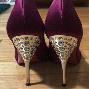 Paris Hilton Spelled heels!